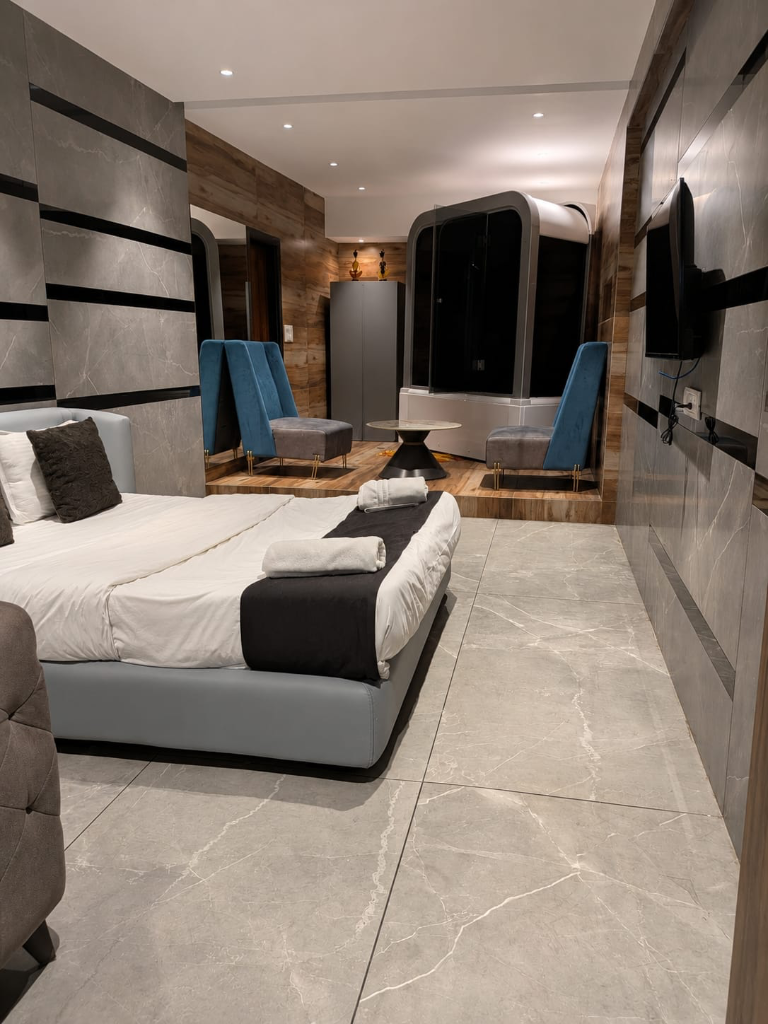 Honeymoon Suite
