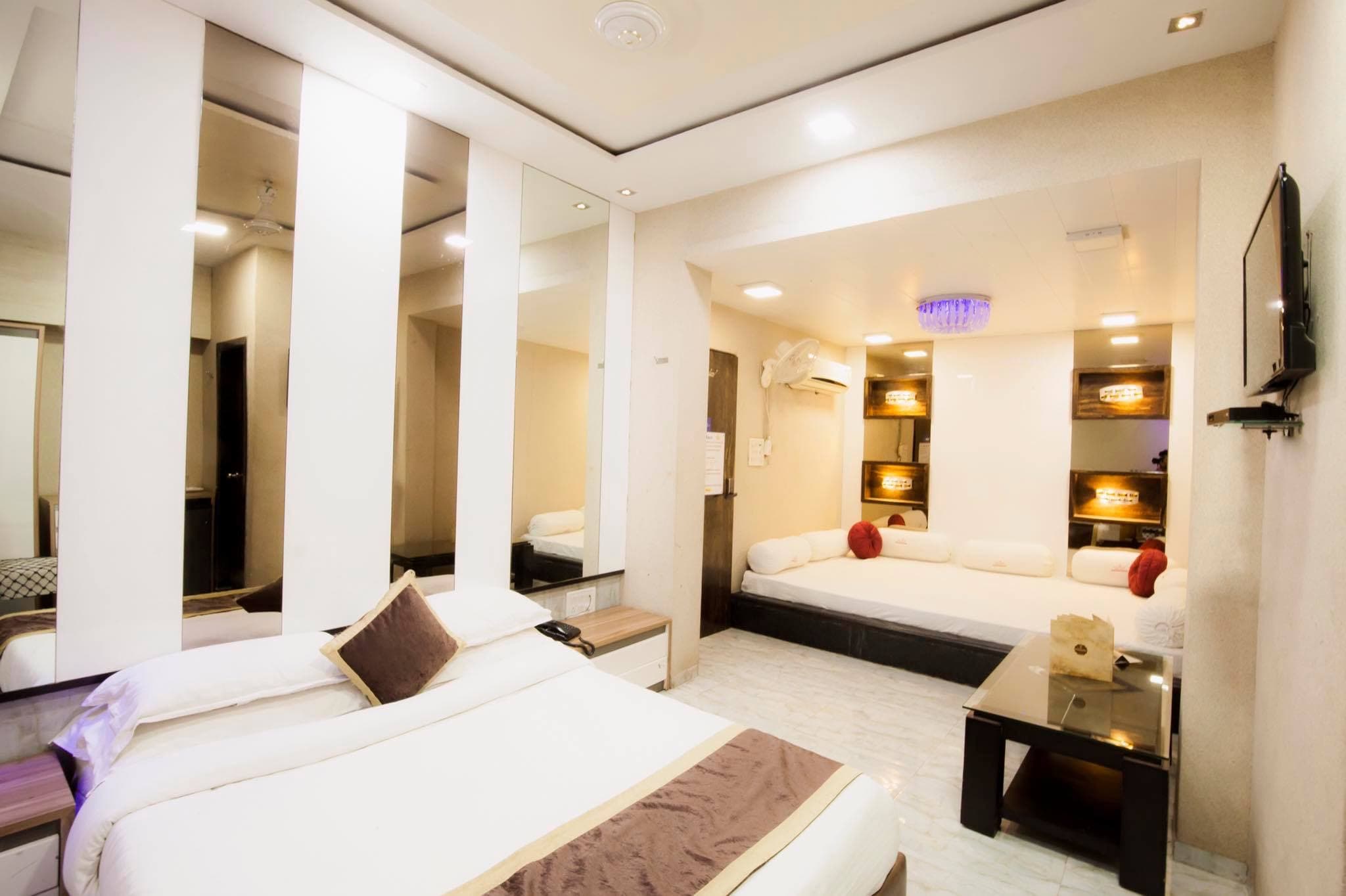 Guest room 103 interior