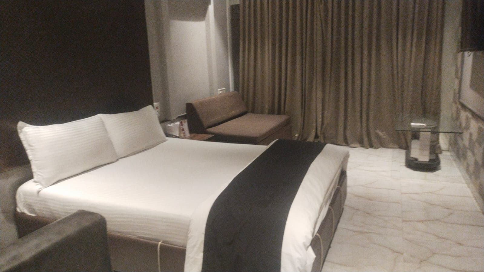 Guest room 112 interior