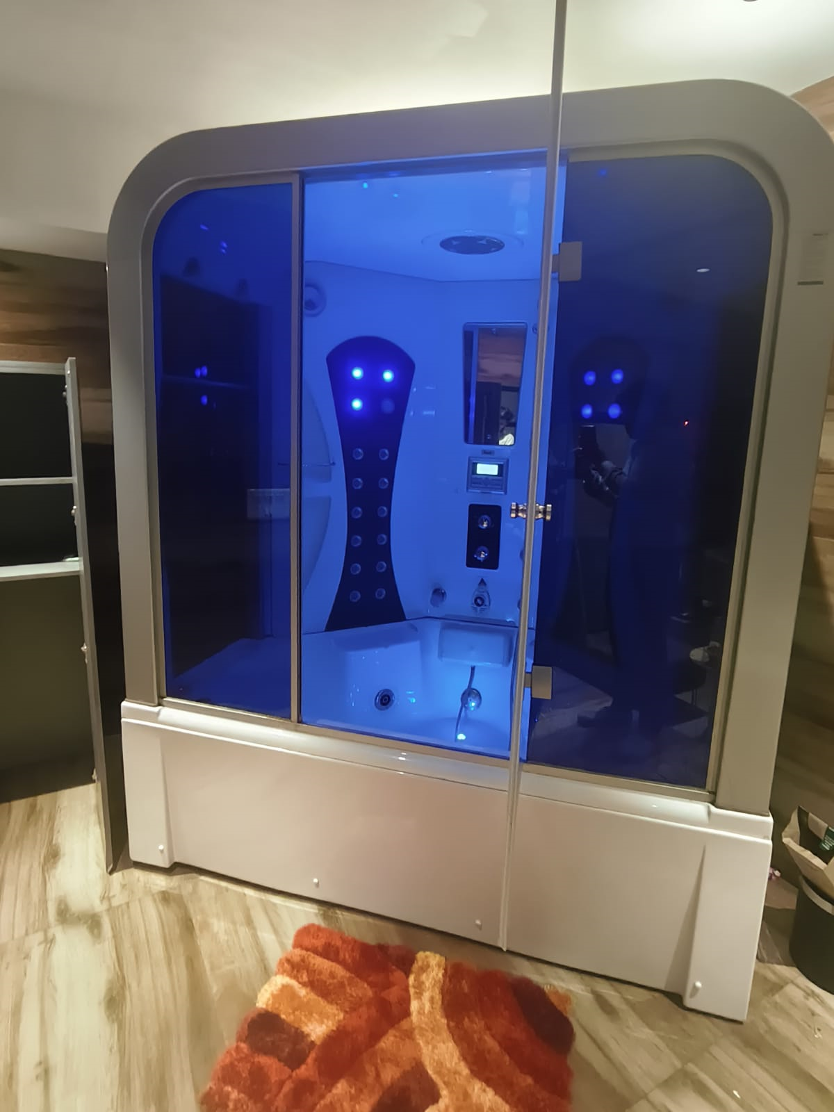 Couple Jacuzzi & Cabinet